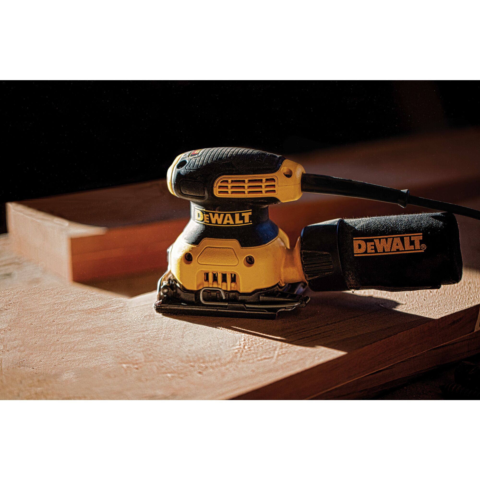 1 4 Sheet Palm Grip Sander DEWALT