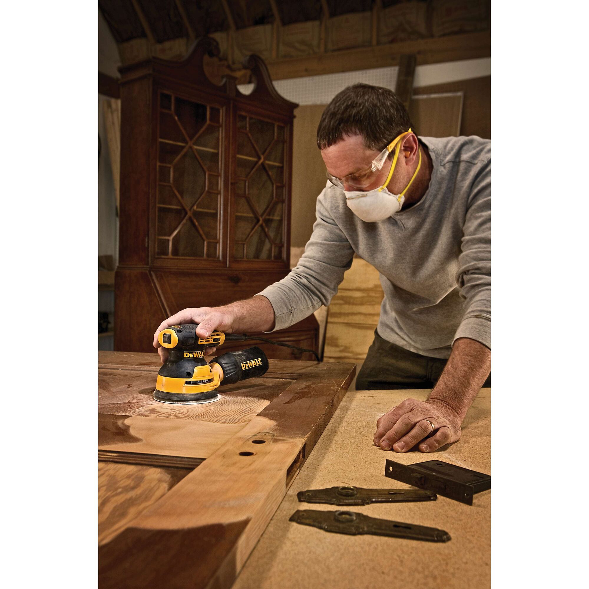 Dewalt 5 inch on sale disc sander