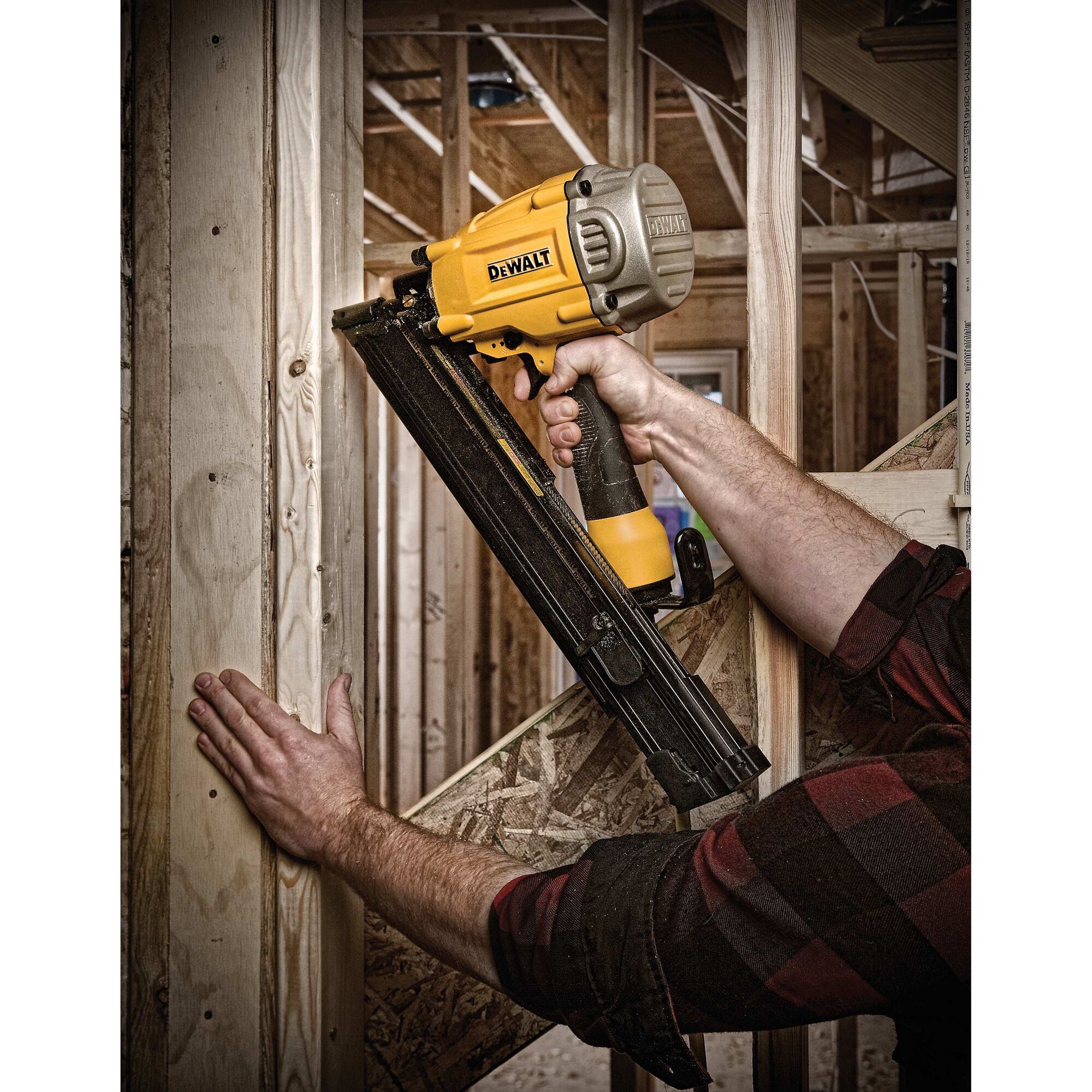 30 Degree Paper Tape Collated Framing Nailer DEWALT