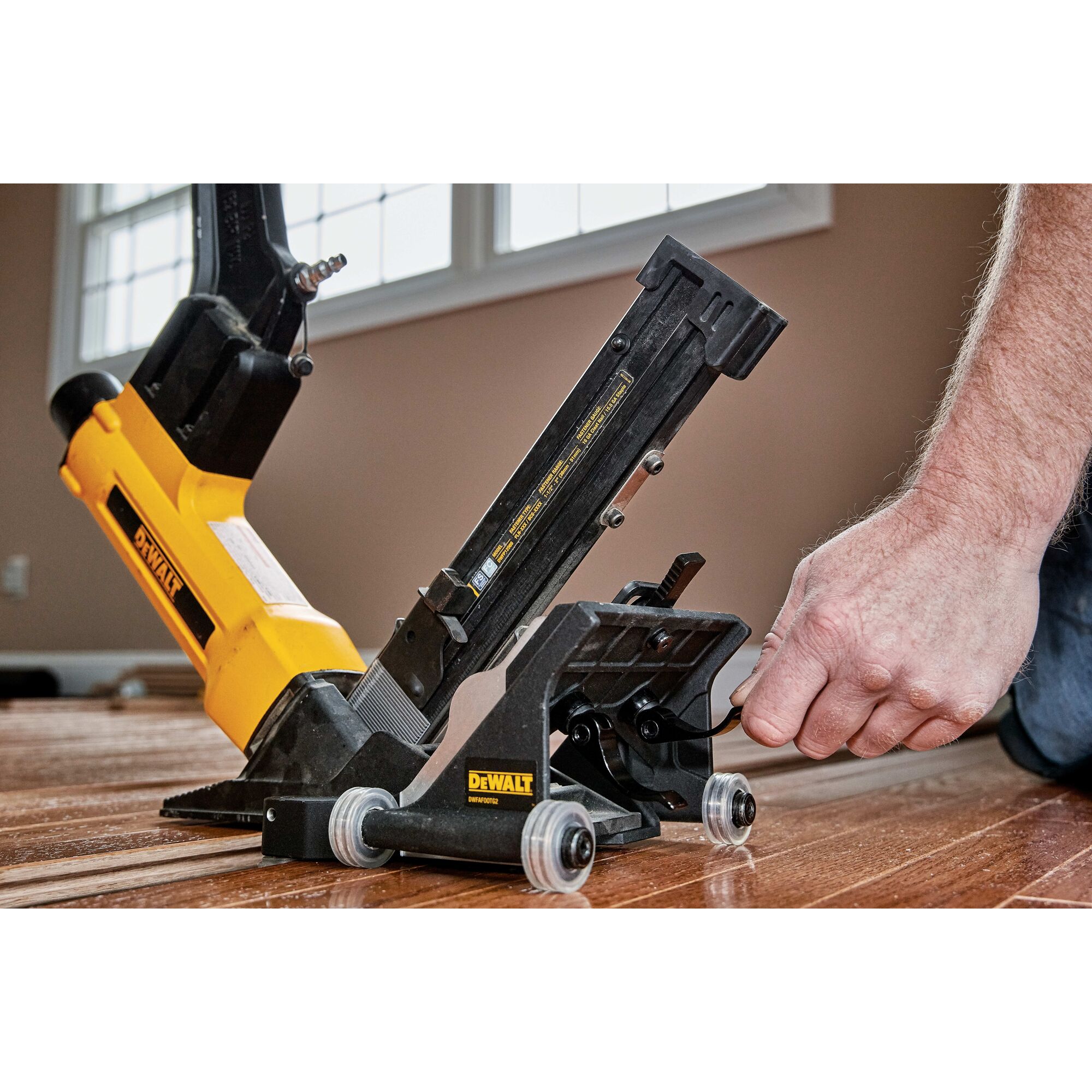 Dewalt cordless best sale flooring nailer