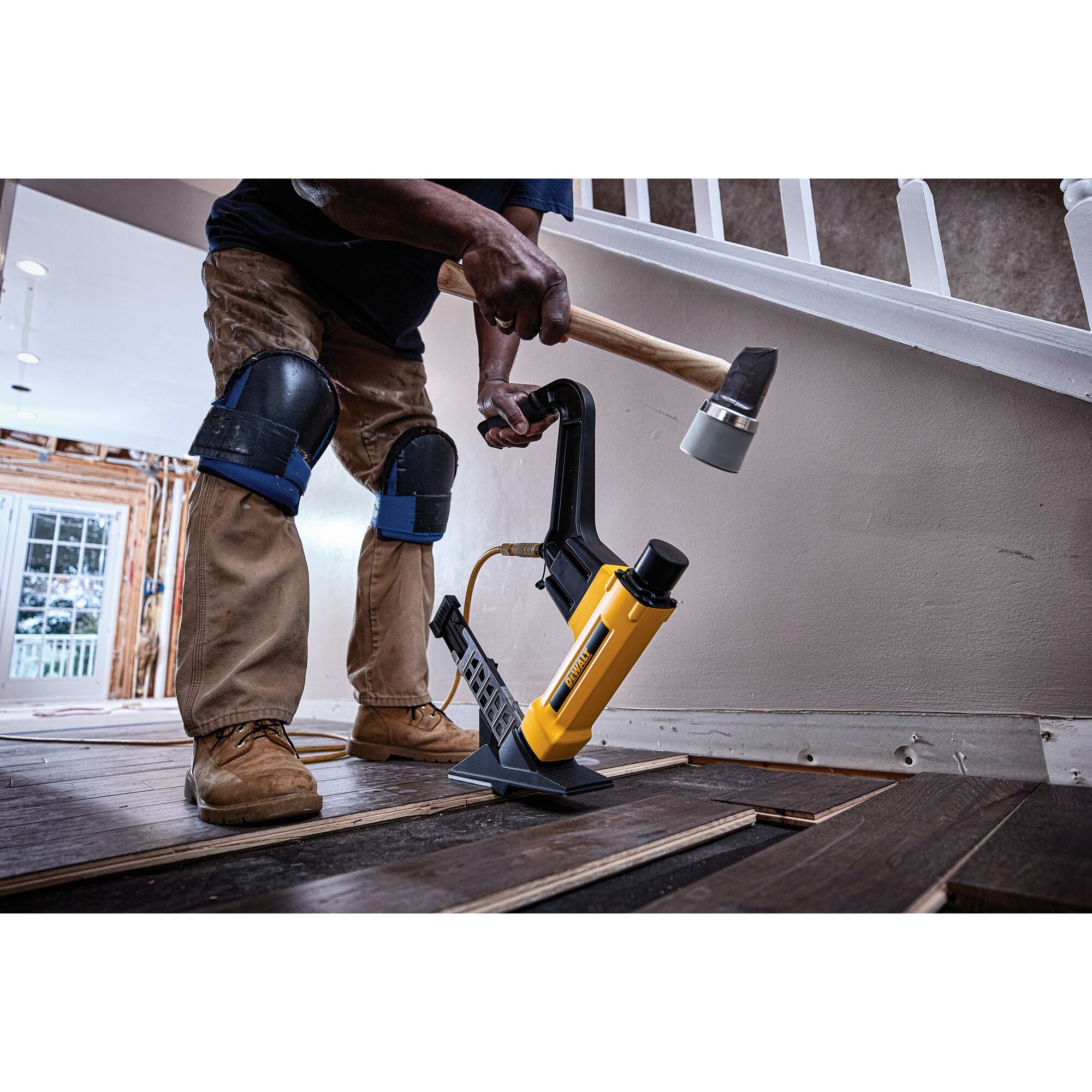 Wood floor nail clearance gun