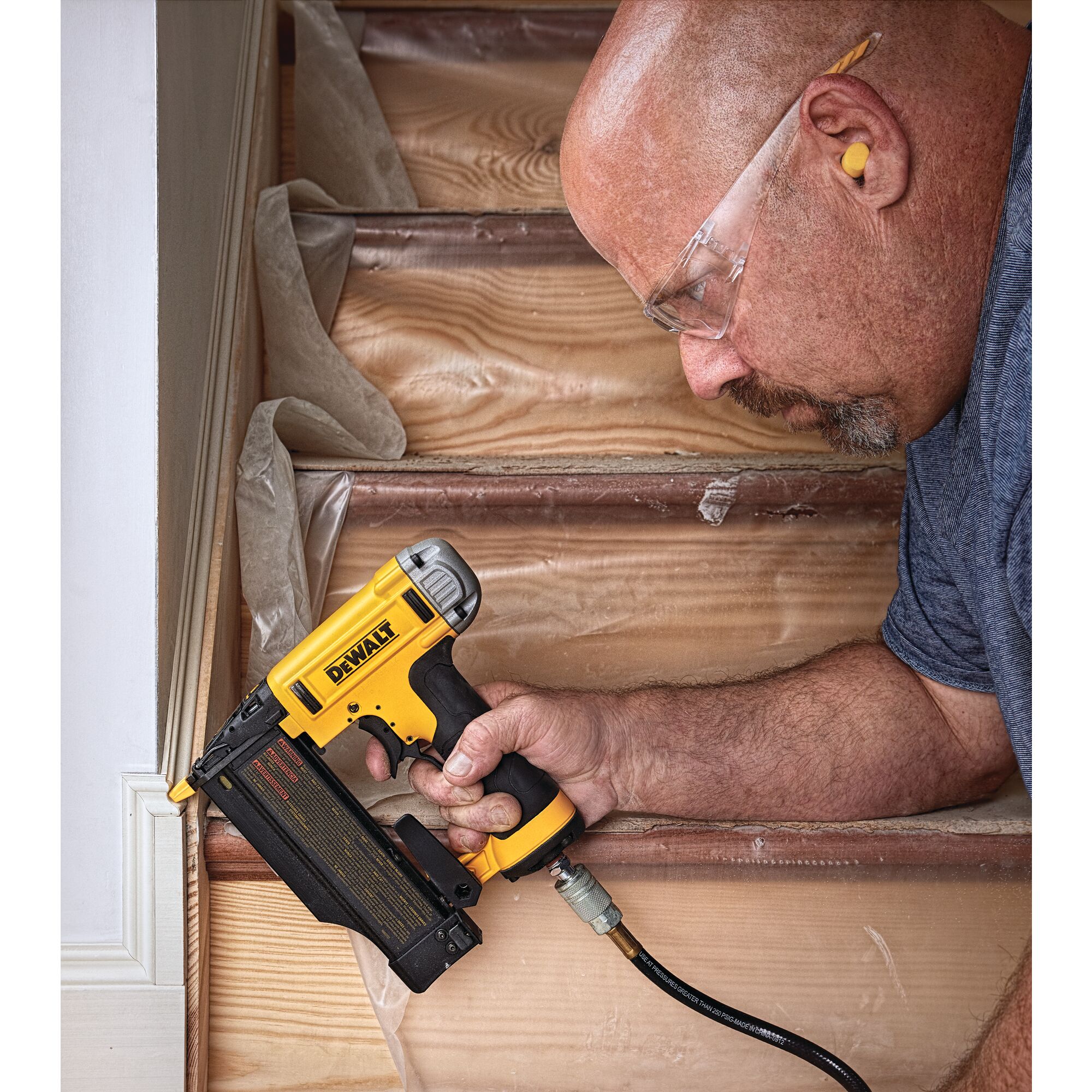 Battery powered pin online nailer dewalt