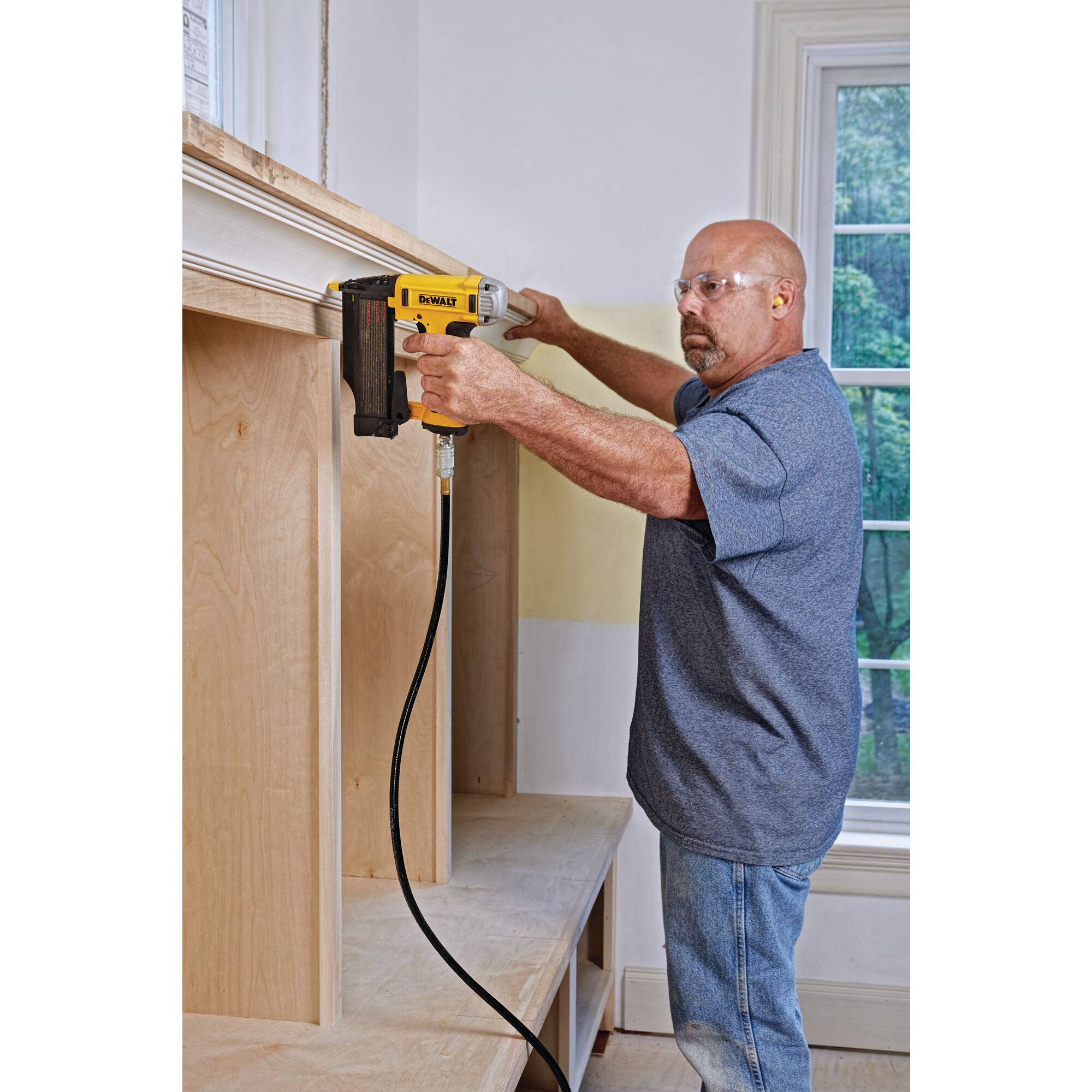 Dewalt 23 gauge discount cordless pin nailer