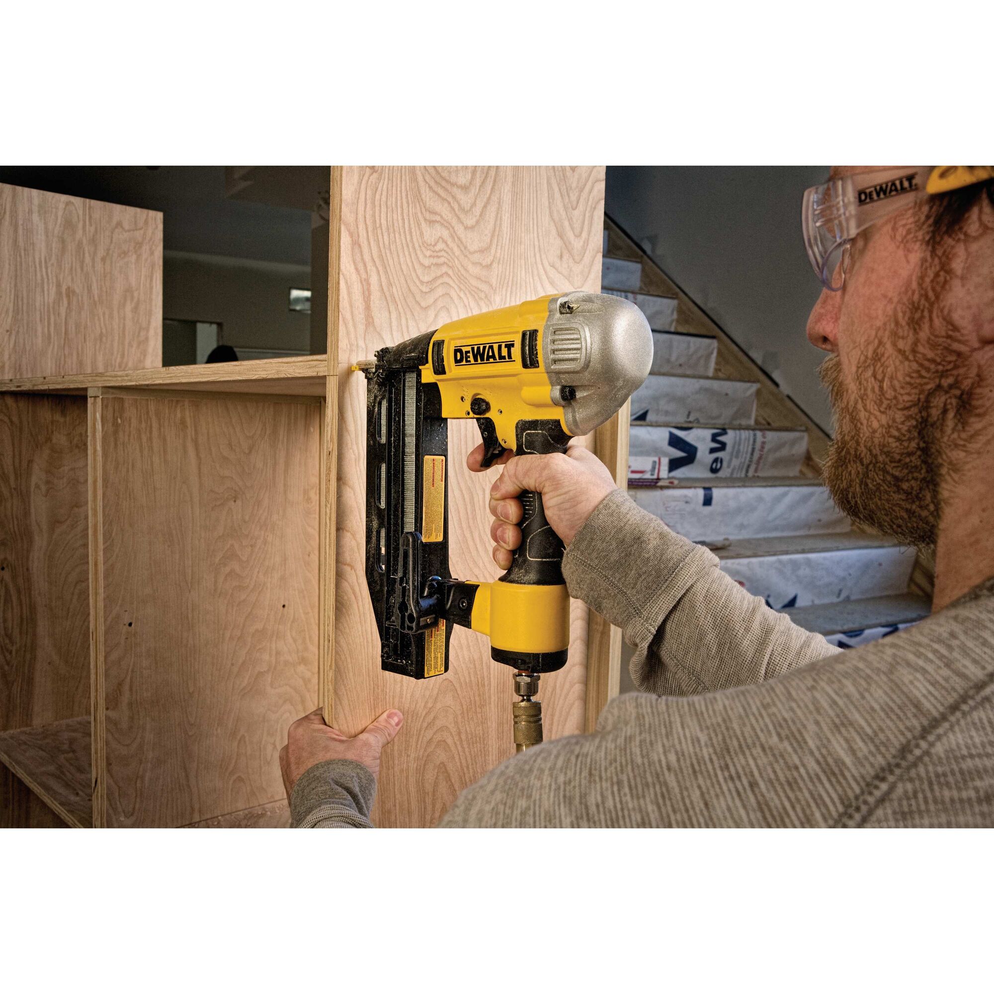 16 GA Precision Point Finish Nailer DEWALT