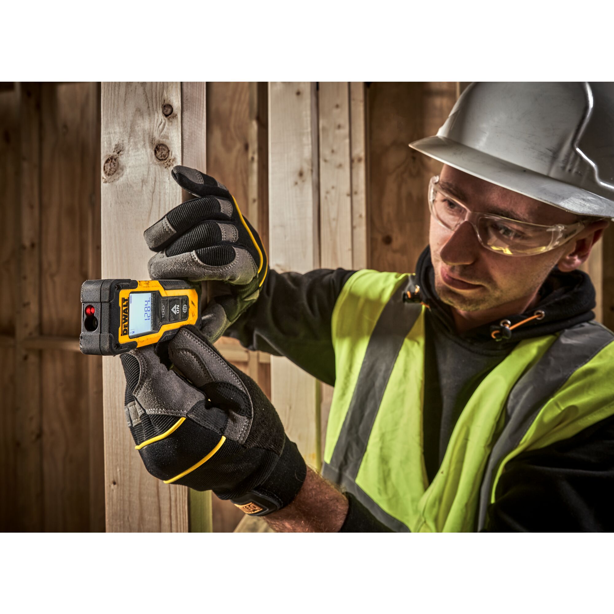 100 ft. Laser Distance Measurer | DEWALT