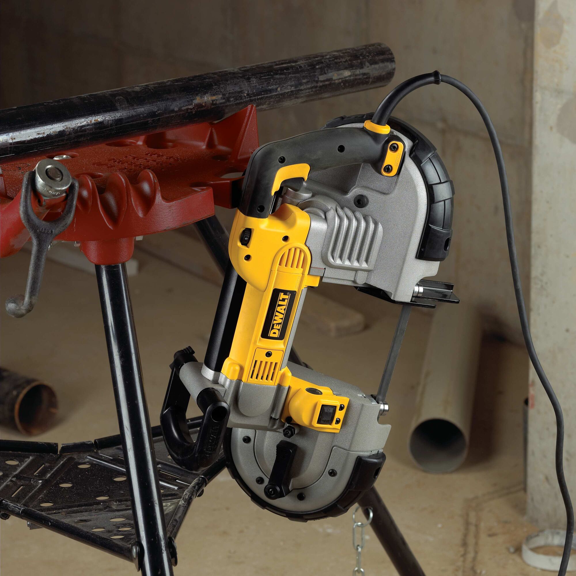 Deep Cut Band Saw DEWALT