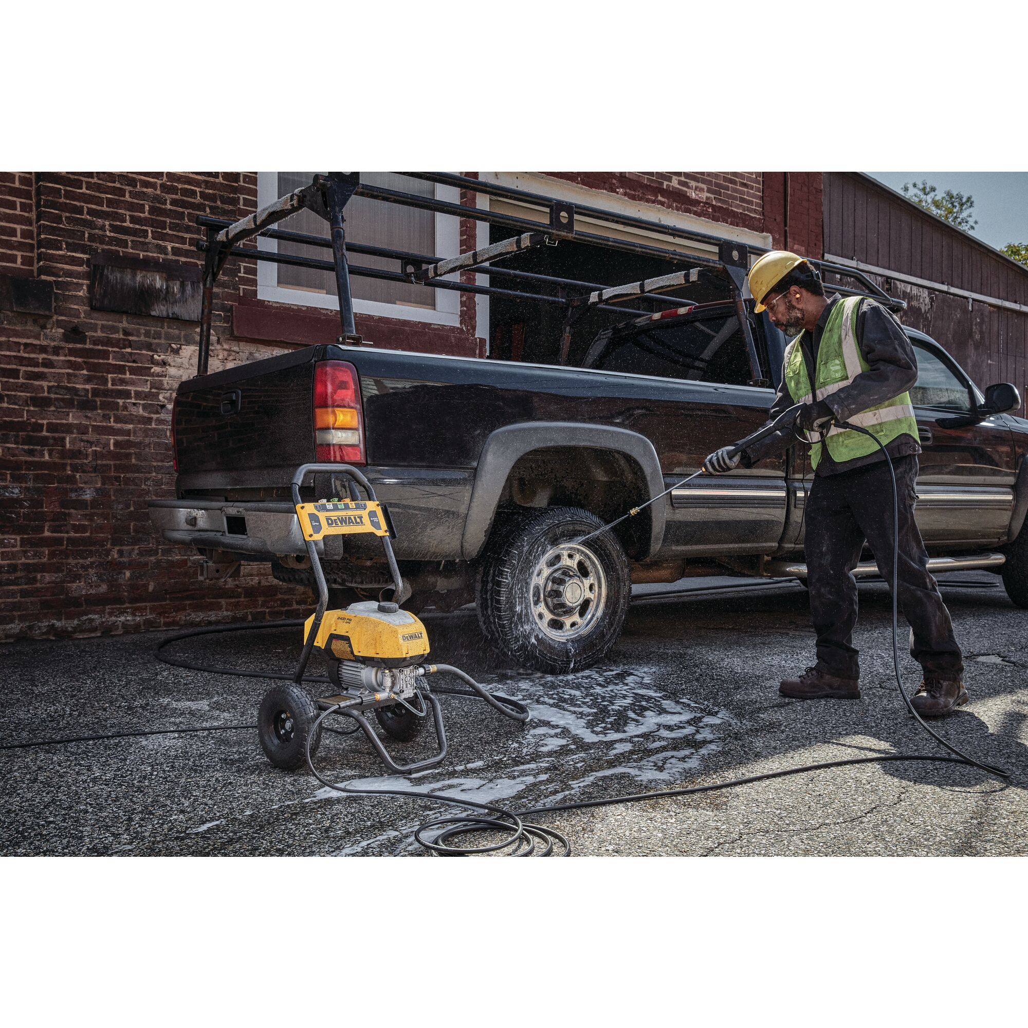 2400 PSI 13 Amp Electric Cold Water Pressure Washer DEWALT