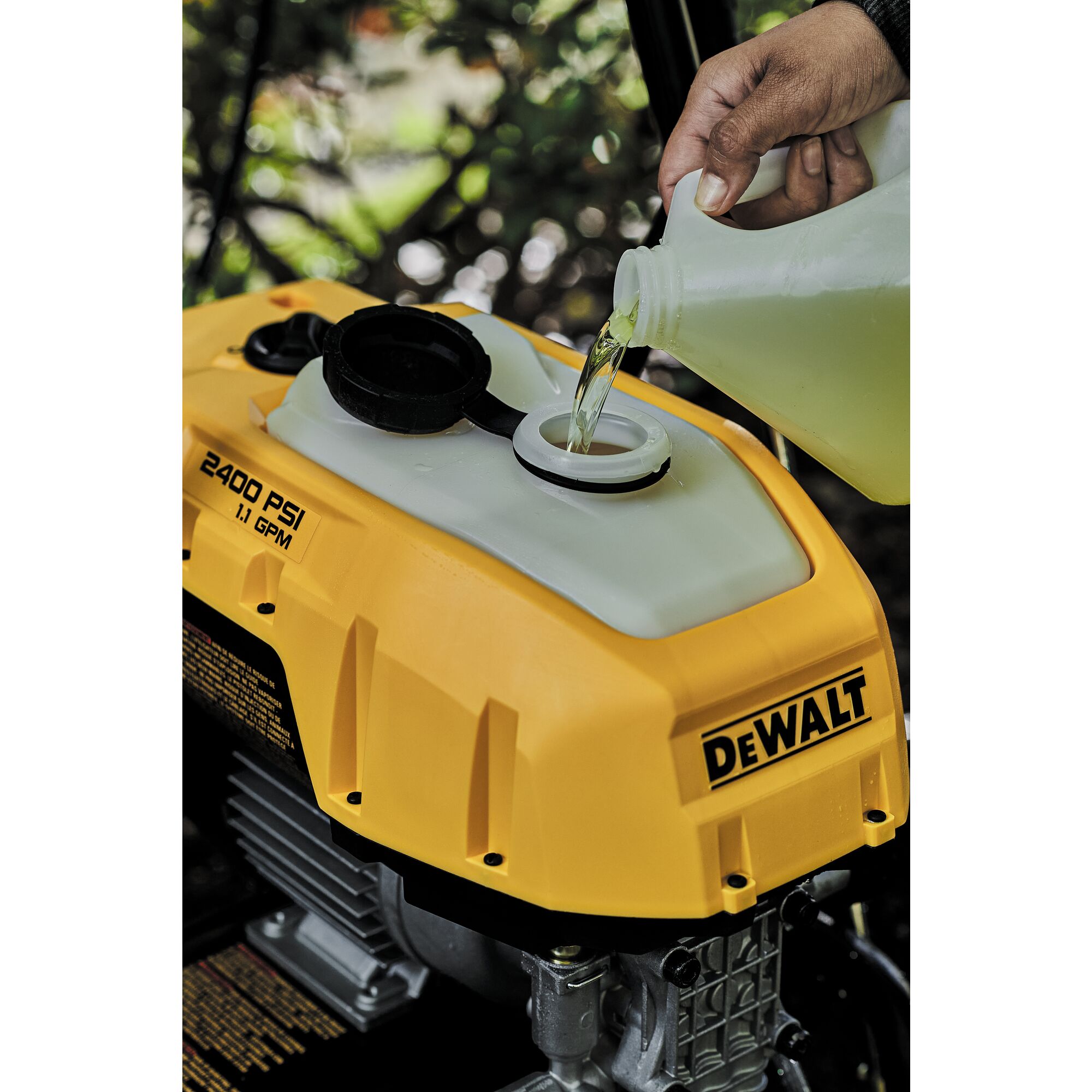 Dewalt 2400 2025 psi pressure washer