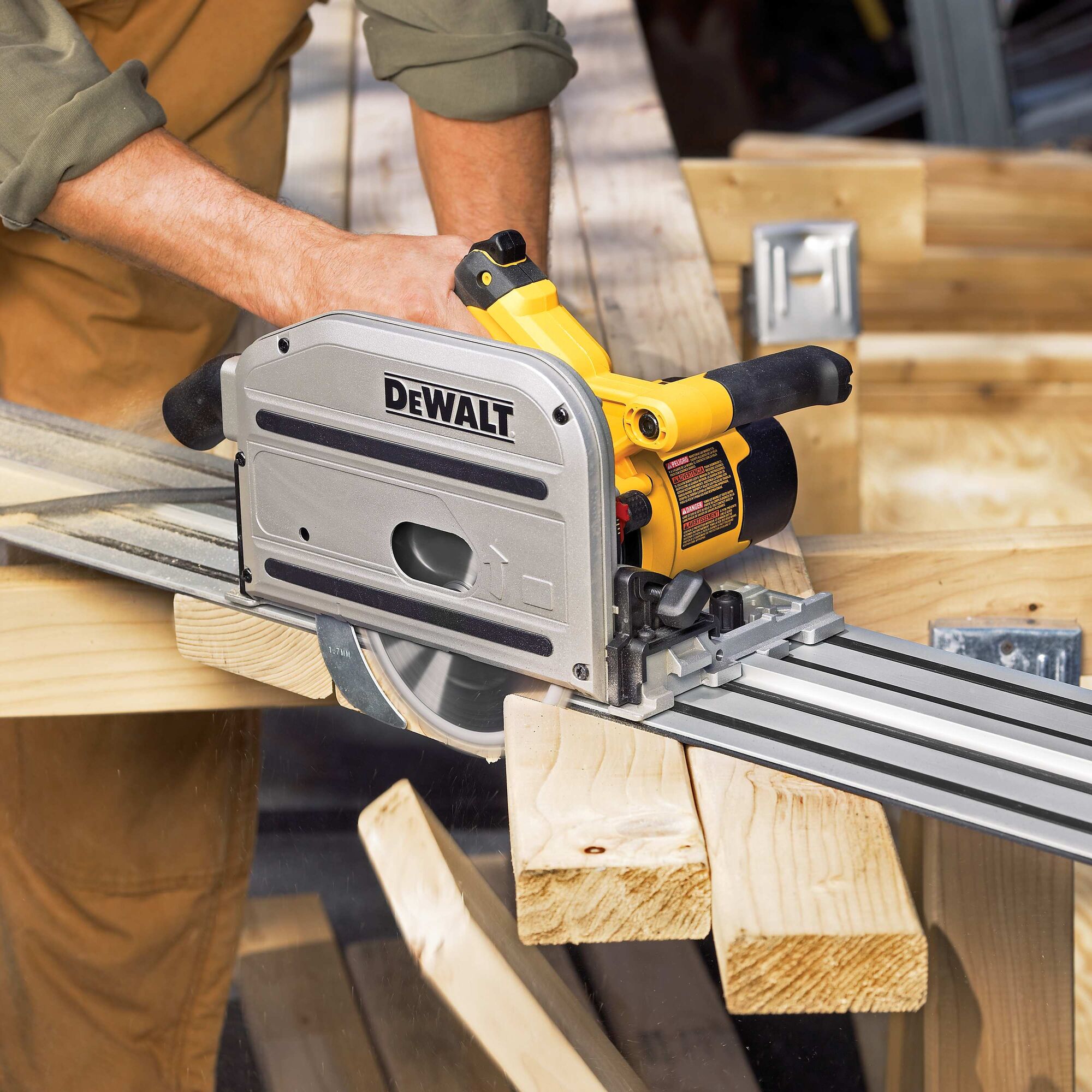 Dewalt track outlet saw table