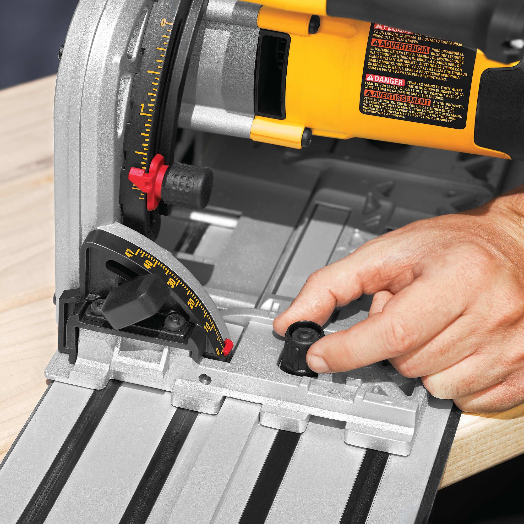 Dewalt plunge deals saw rail kit