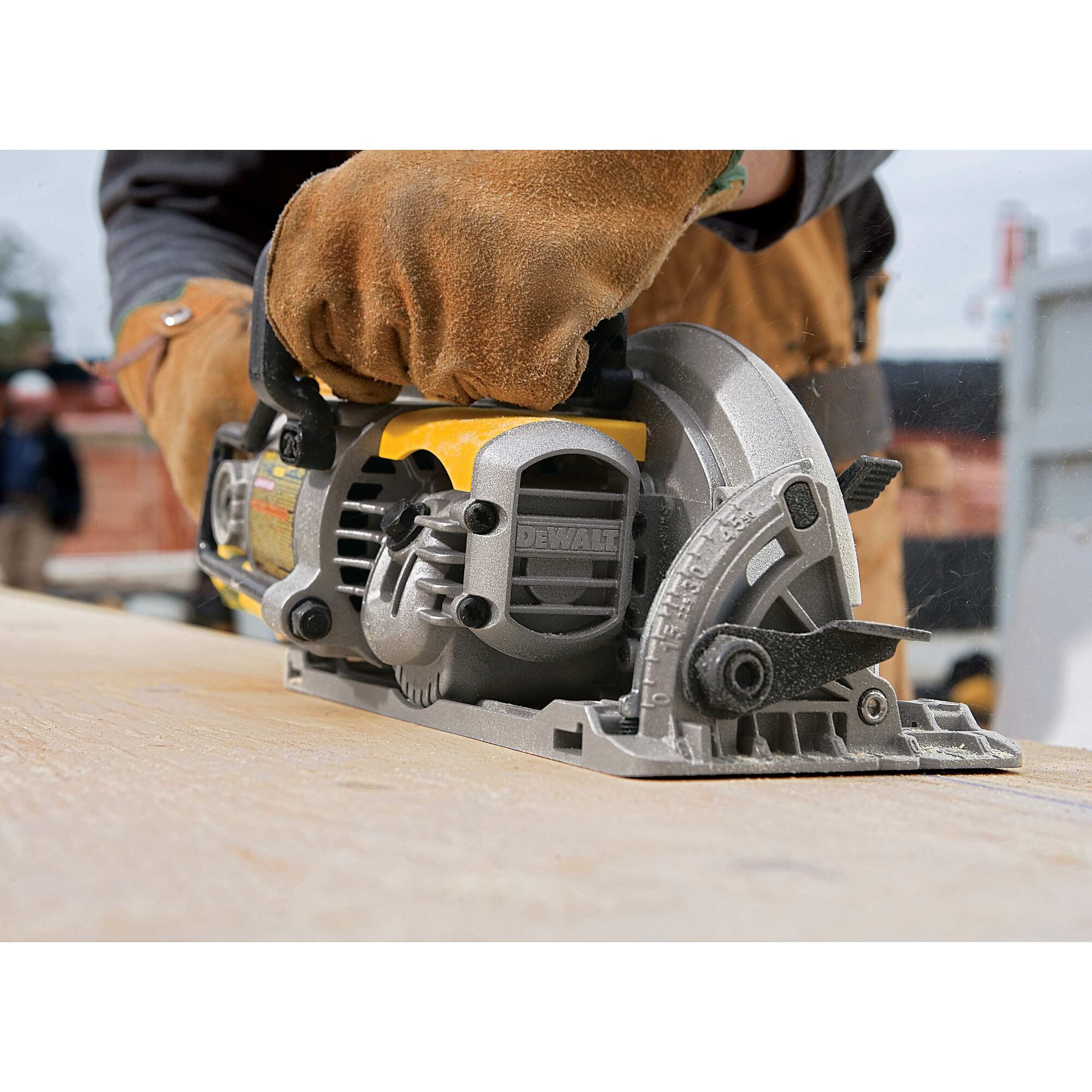 Dewalt deals worm saw