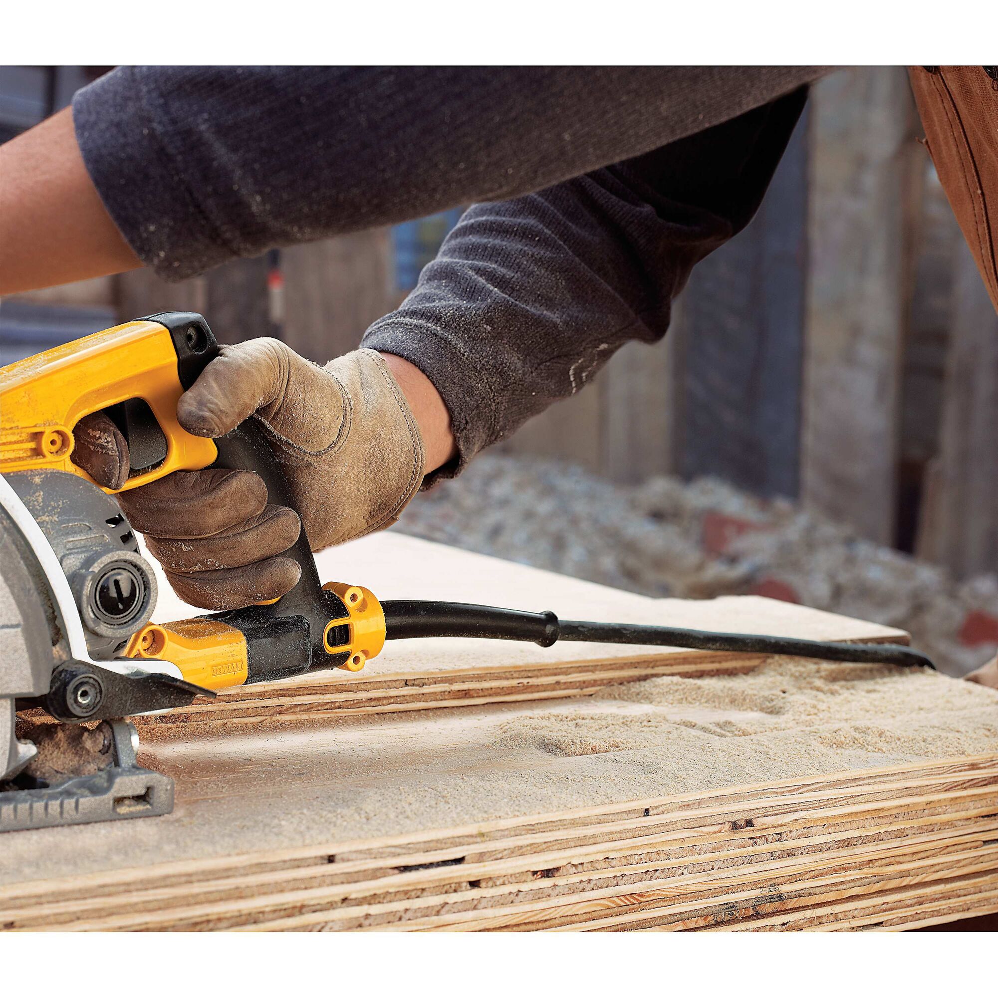 7 1 4 in. Worm Drive Circular Saw with Electric Brake DEWALT