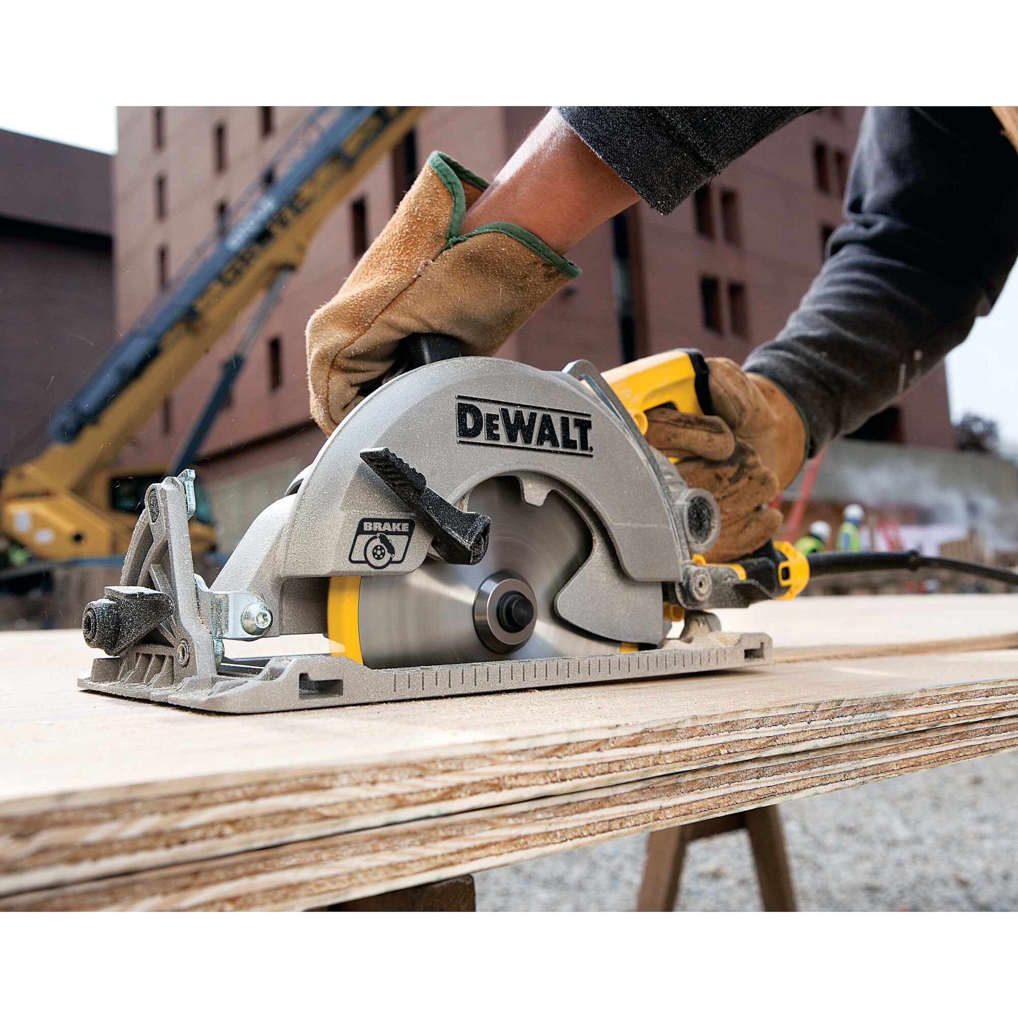 7-1/4 in. Worm Drive Circular Saw with Electric Brake | DEWALT