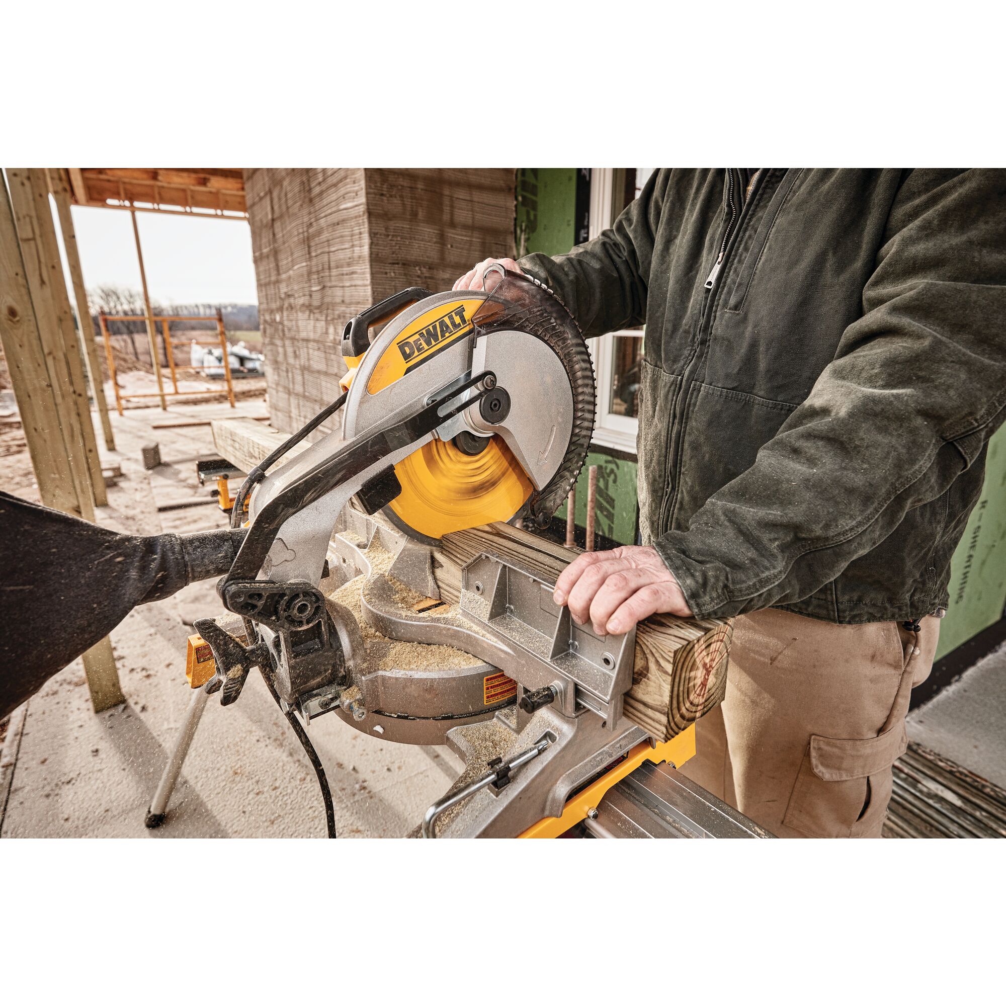 15 Amp 12 in. Single Bevel Compound Miter Saw DEWALT