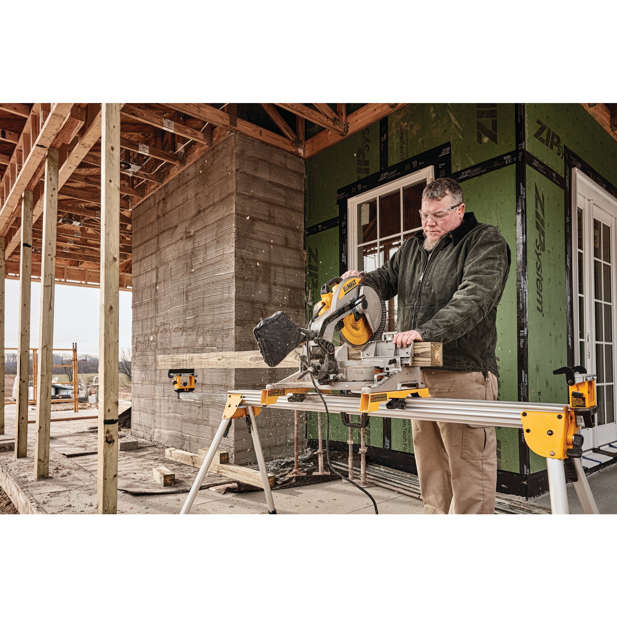 15 Amp 12 in. Single Bevel Compound Miter Saw DEWALT