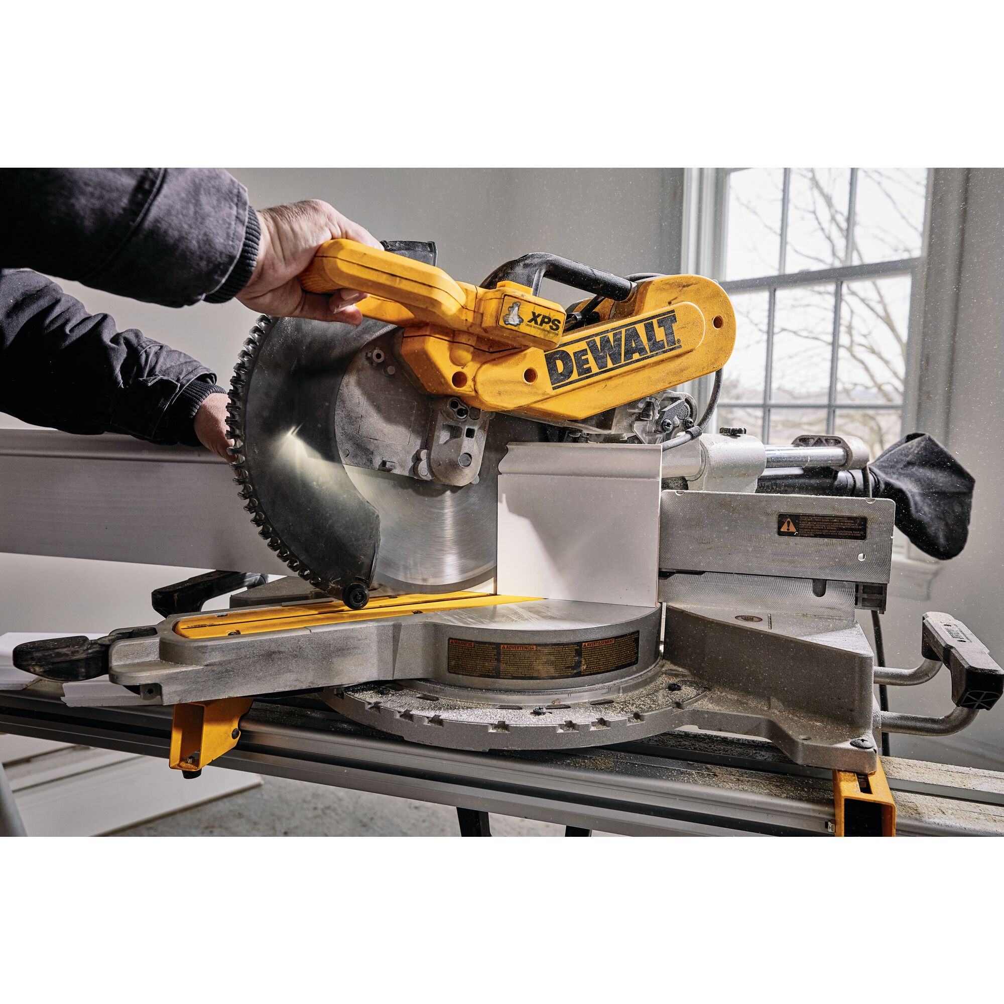 Dewalt battery powered online chop saw