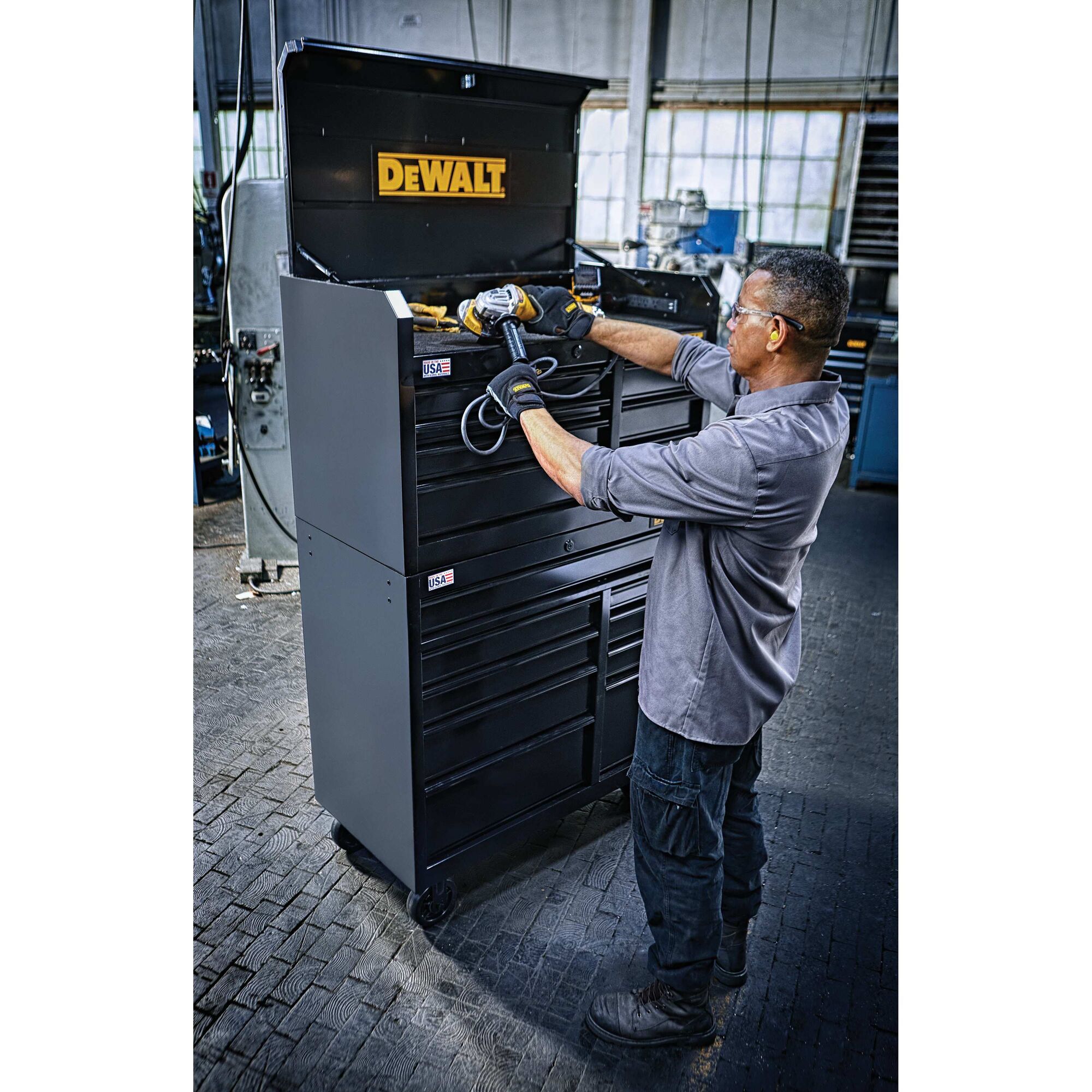 Dewalt dwst 9 drawer deals rolling tool cabinet