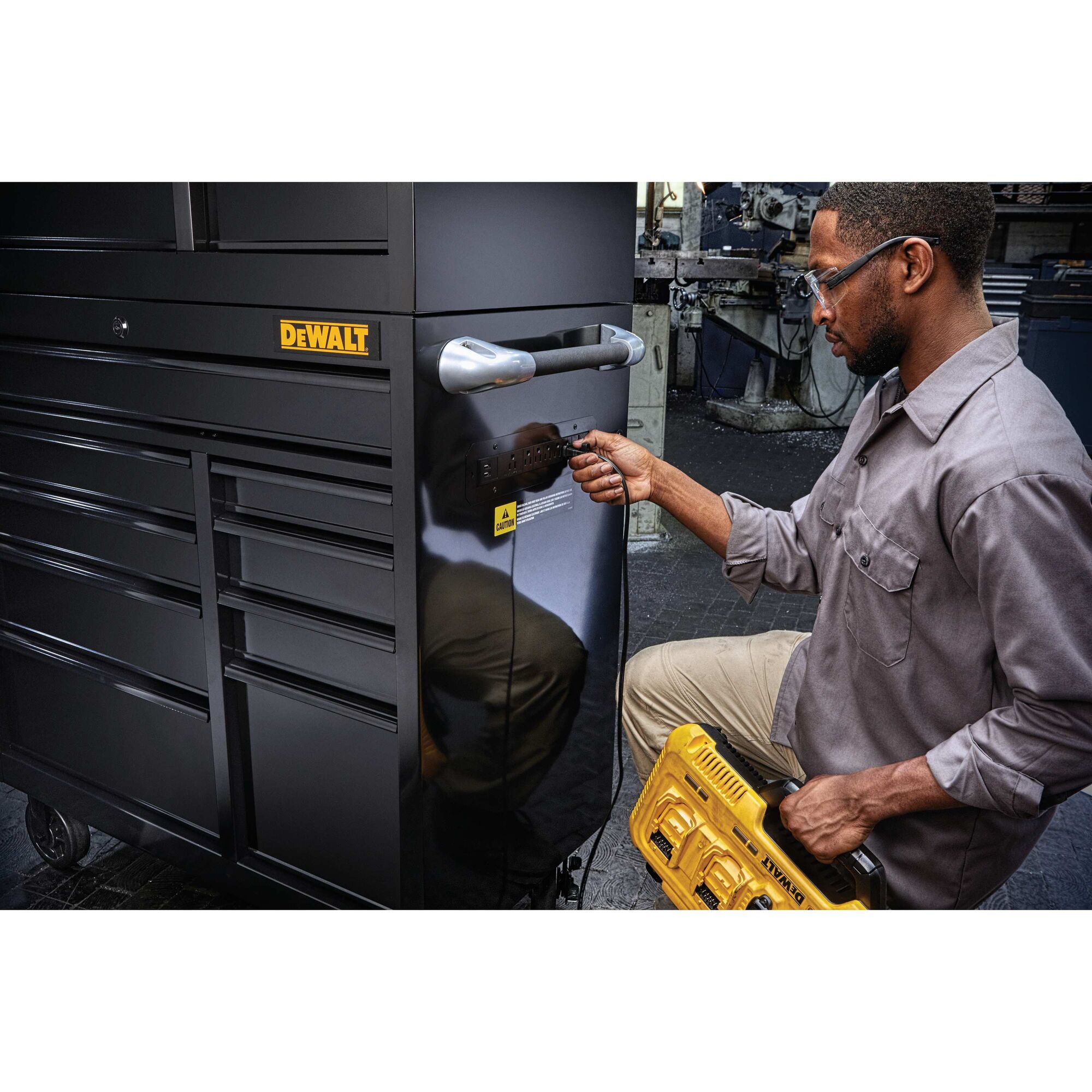 41 in. Wide 9 Drawer Rolling Tool Cabinet DEWALT