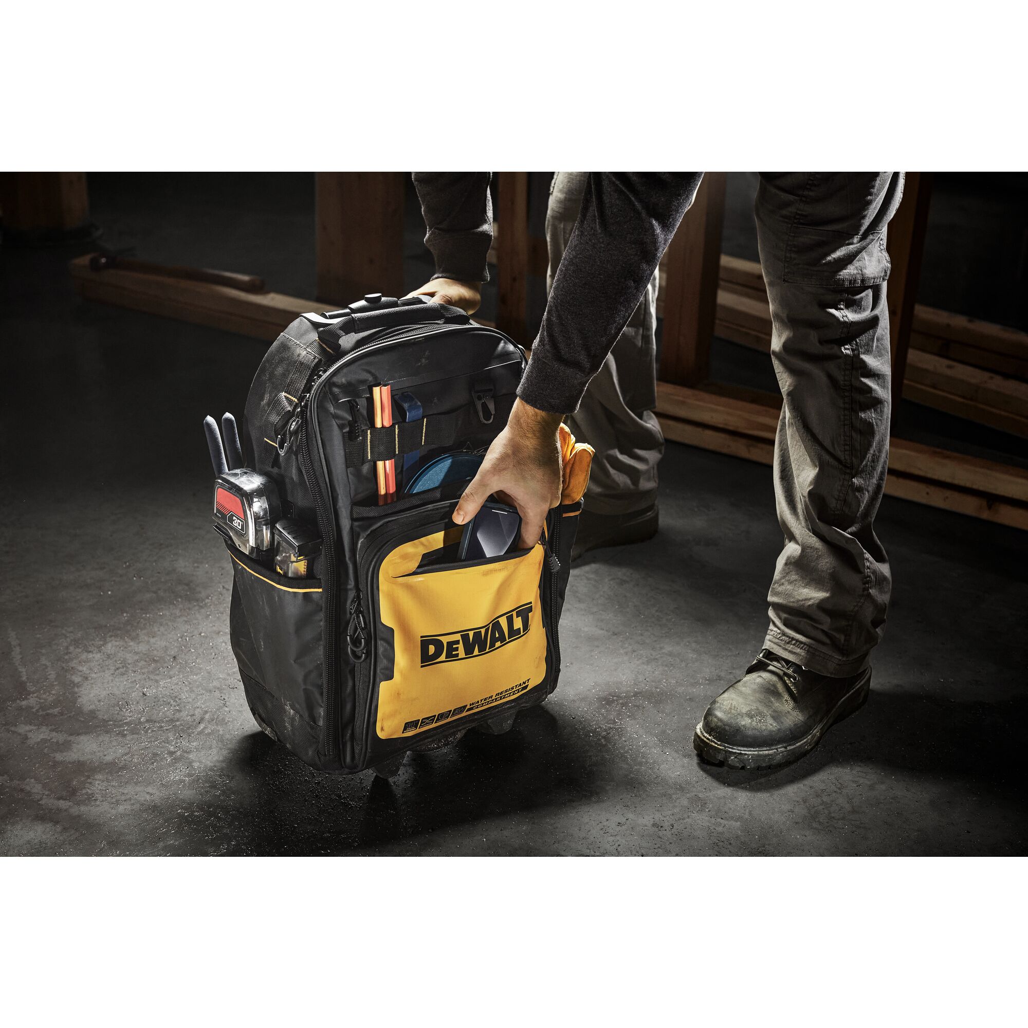 PRO Backpack on Wheels DEWALT