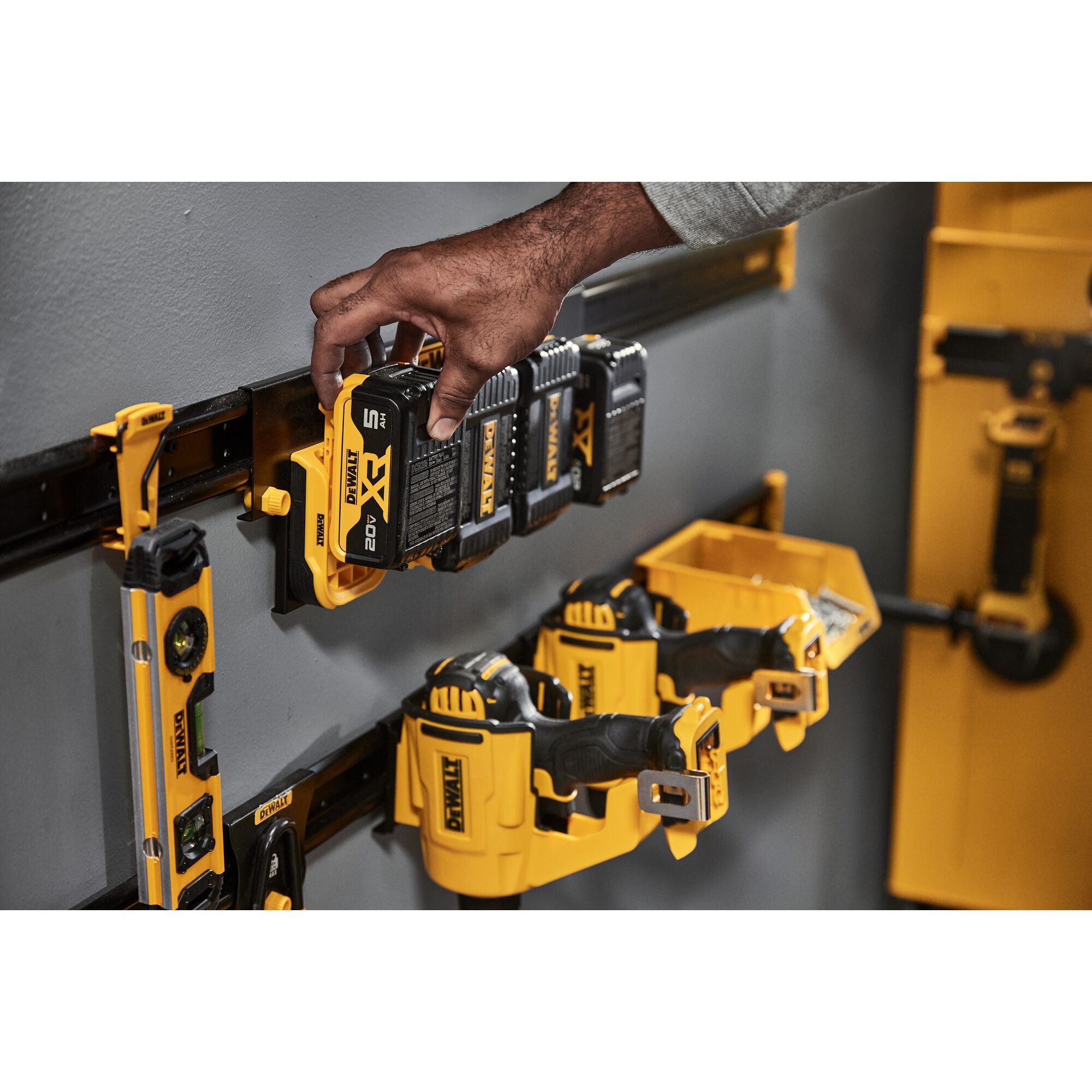 Tools that cheap use dewalt batteries