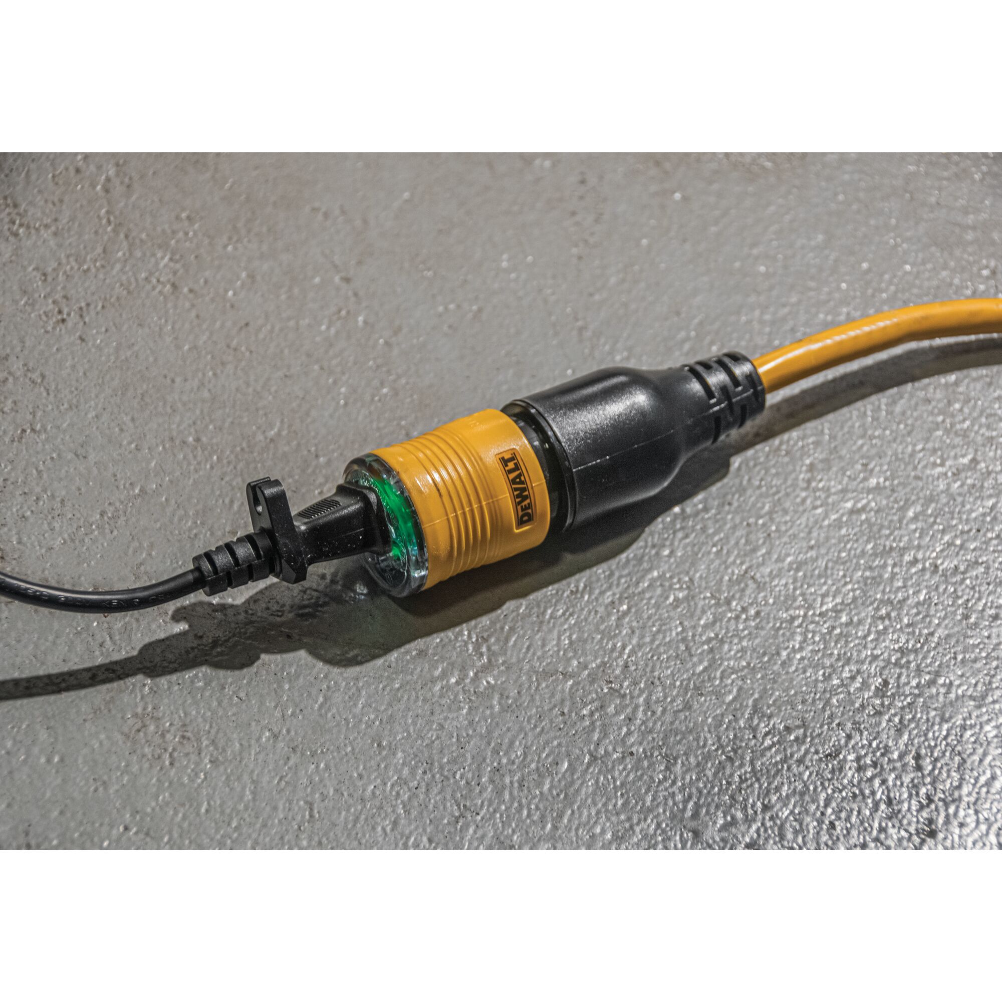 Lighted CGM Extension Cord 100 ft DEWALT