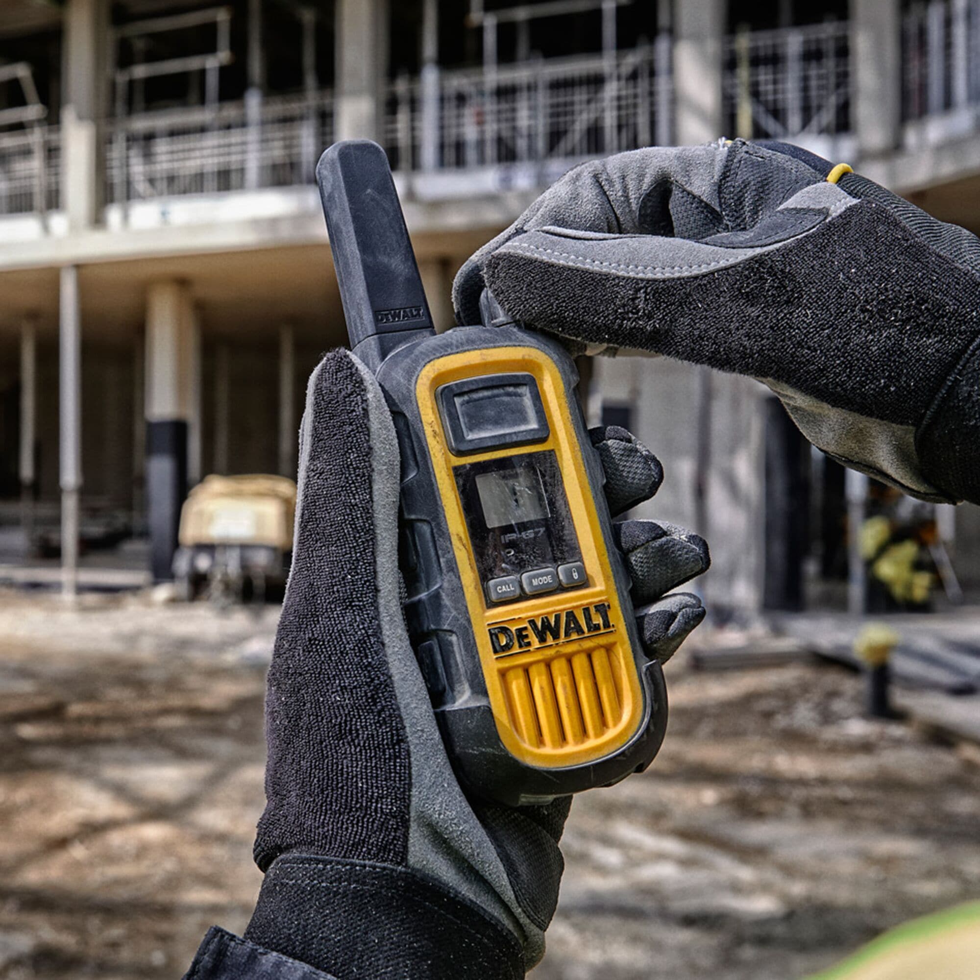 2 Watt Heavy Duty Walkie Talkie DEWALT