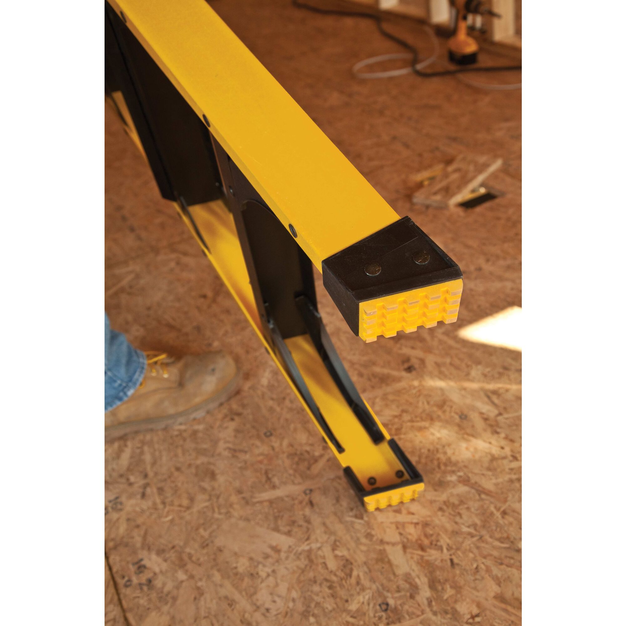 6 Fiberglass Stepladder 300 Lbs Load Capacity DEWALT