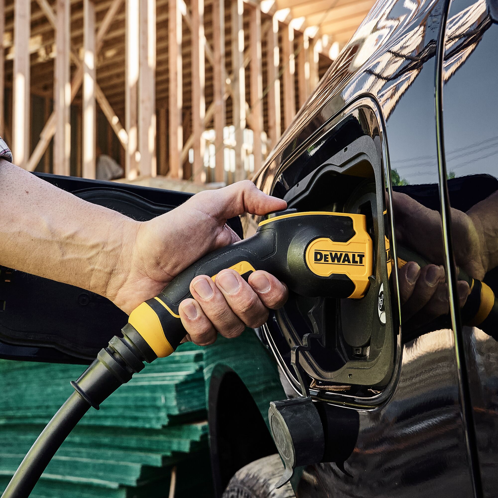 DEWALT Portable Electric Vehicle EV 120 240V Level 2 Charger up