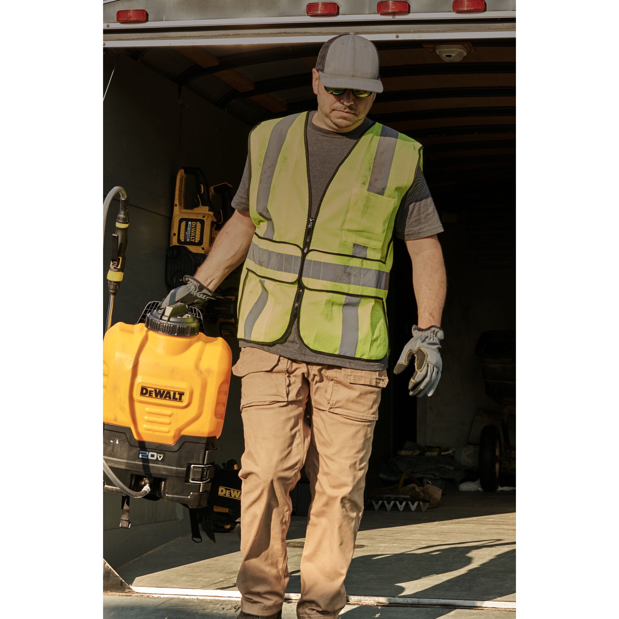 Dewalt battery weed online sprayer