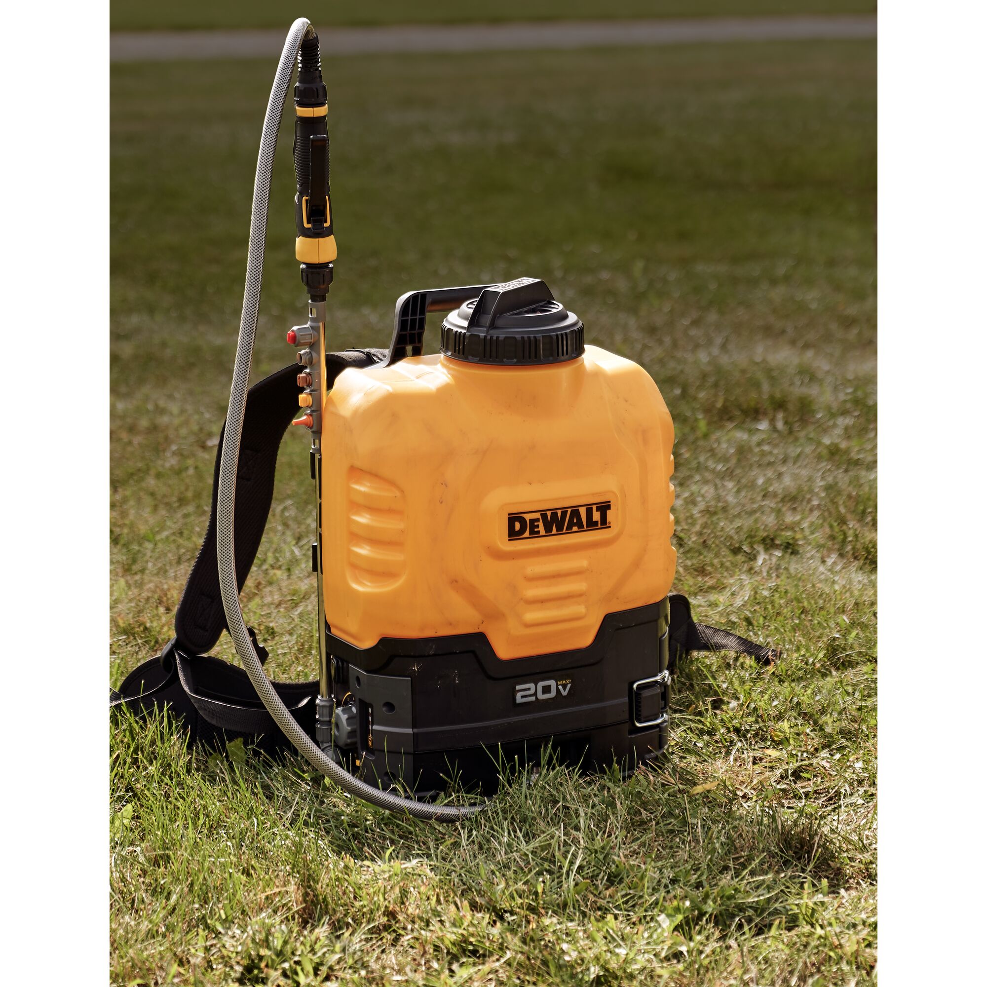 4 gal. Cordless Backpack Sprayer DEWALT