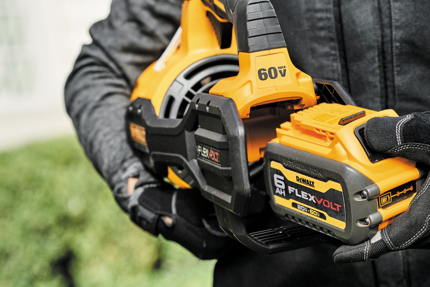 60 volts MAX* 6 AMP hours removable, backwards compatible battery feature of FLEXVOLT Brushless Cordless Handheld Axial Blower